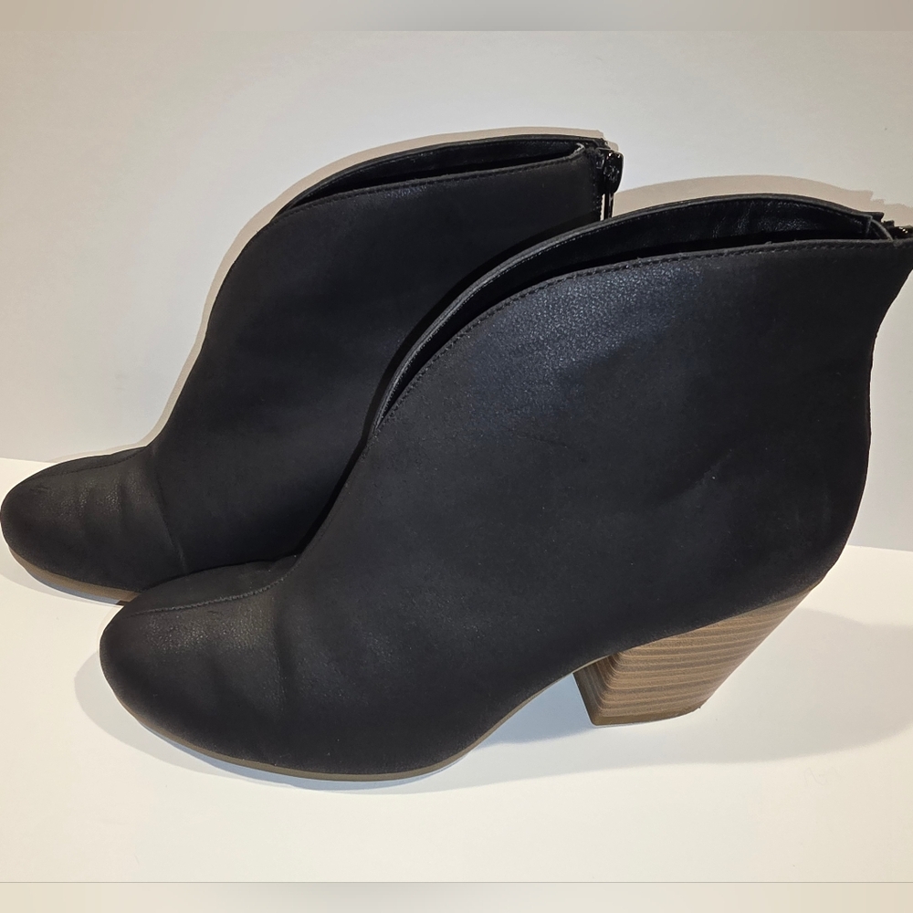 AEROSOLES Black Ankle Booties with Tan Heel